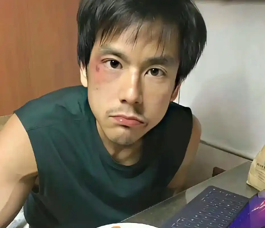 彭于晏腹肌是真的帅啊99.#腹肌 #寻人 #李憬轩 - 抖音