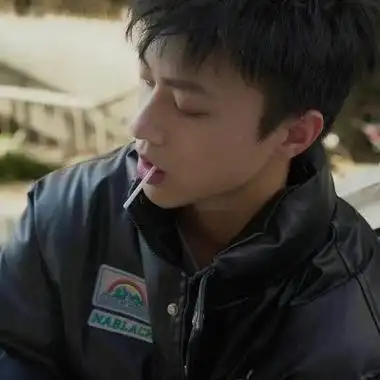 现实生活中成熟男人头像稳重