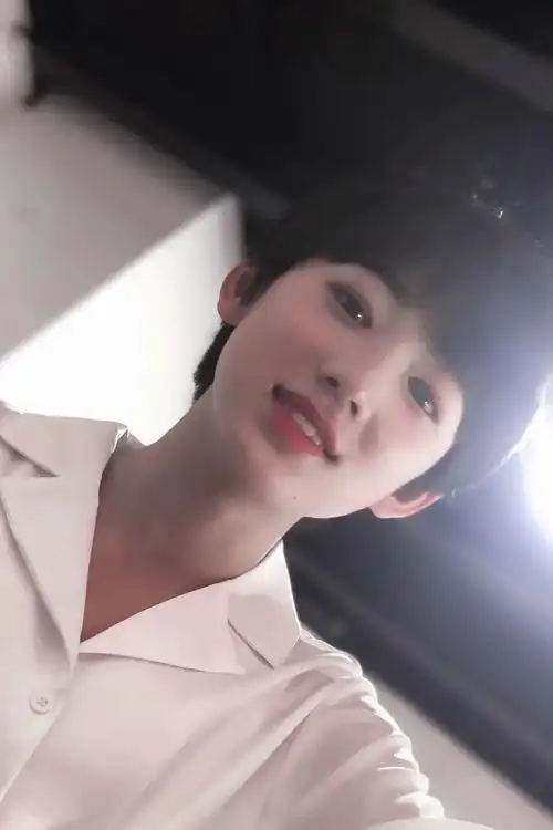 求宋亚轩20-21年出的照片或者早期的? - 知乎