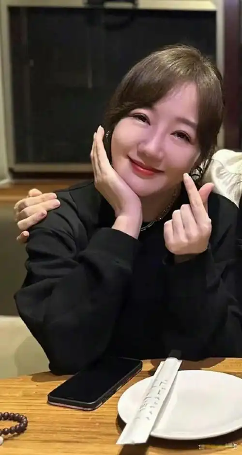 万人迷陈好罕见晒近况与薛佳凝同框引回忆后者至今单身