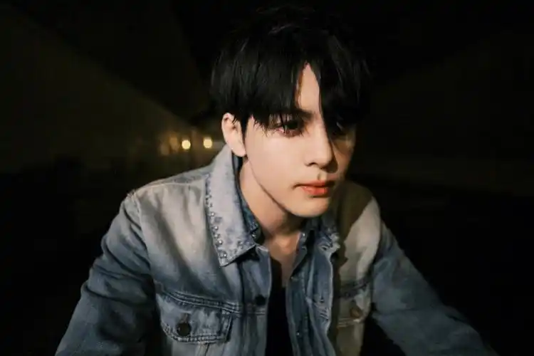 曾舜晞  2022年33月28日,微博更新九宫格