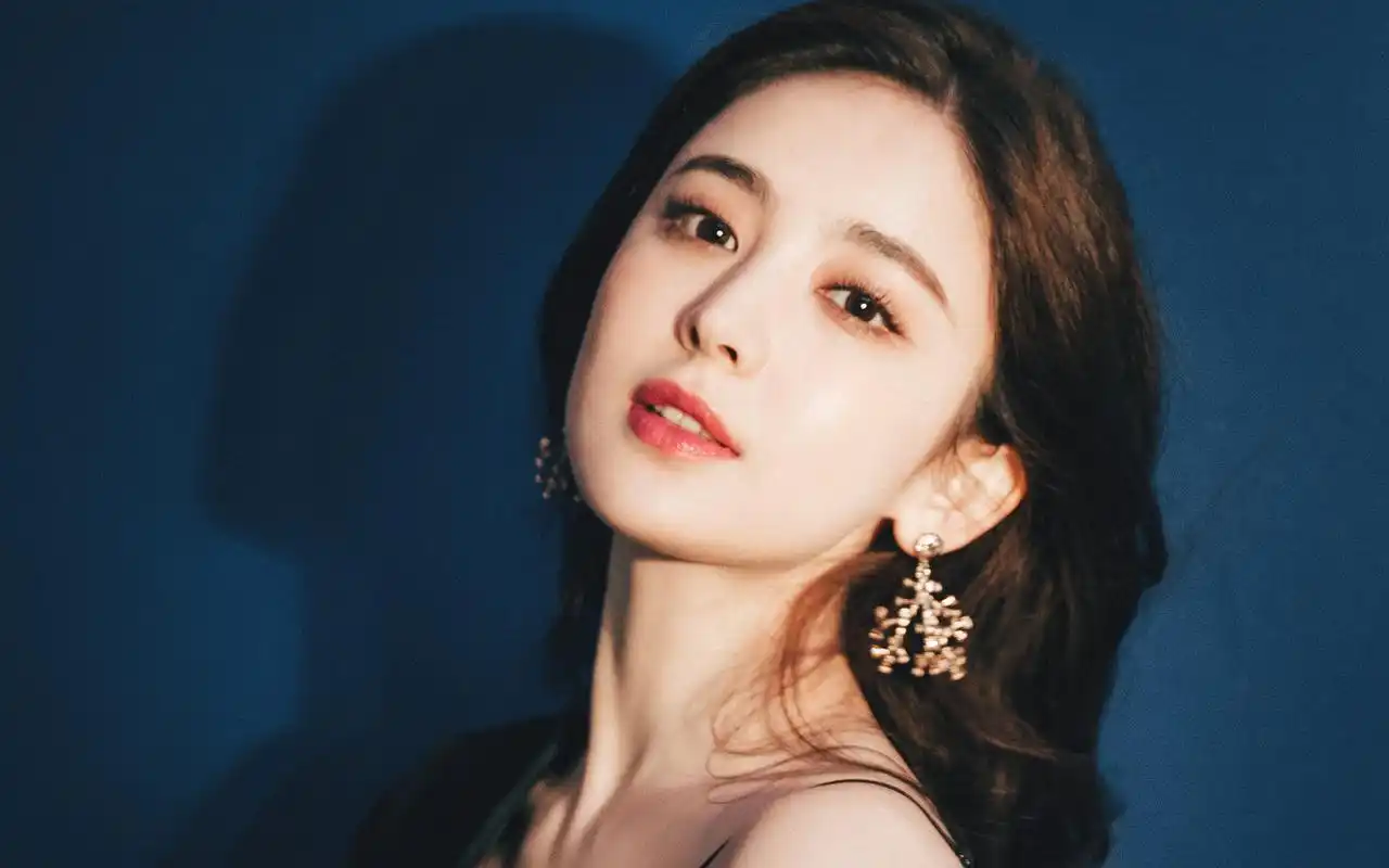 古力娜扎优雅甜美高清桌面壁纸