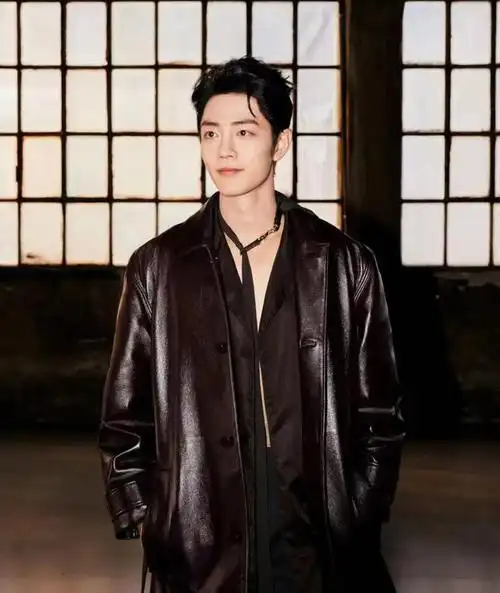 巴黎时装周刘亦菲美钟楚曦惊艳孙千直角胯肖战王一博谁更帅