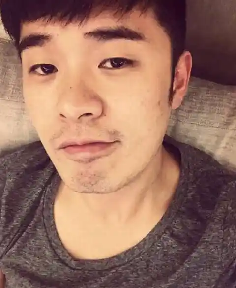 陈赫凑热闹调侃白金裙 晒哆啦美照片显童心