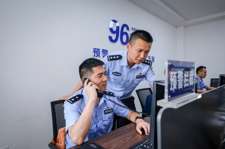 真警察与假警察隔空较量 荆州公安快速出击保住群众20万元