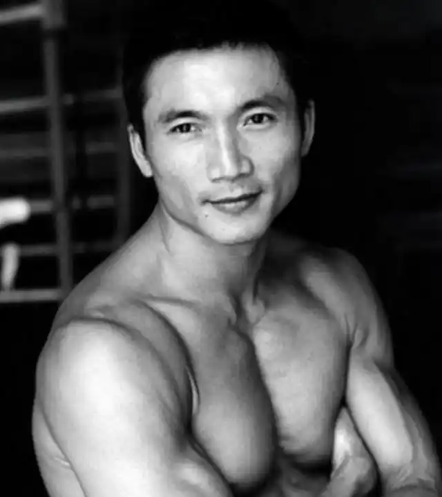 现役5大功夫肌肉巨星之邹兆龙:《黑客帝国》《功夫之王》《导火线》曾