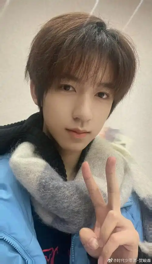 贺峻霖新综艺拍立得