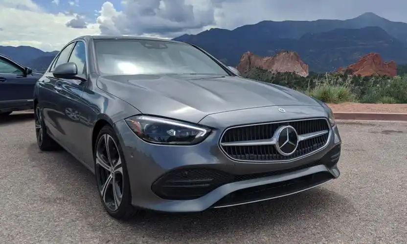 海外实拍新奔驰c3004matic颜值抢眼搭载20t48v轻混系统