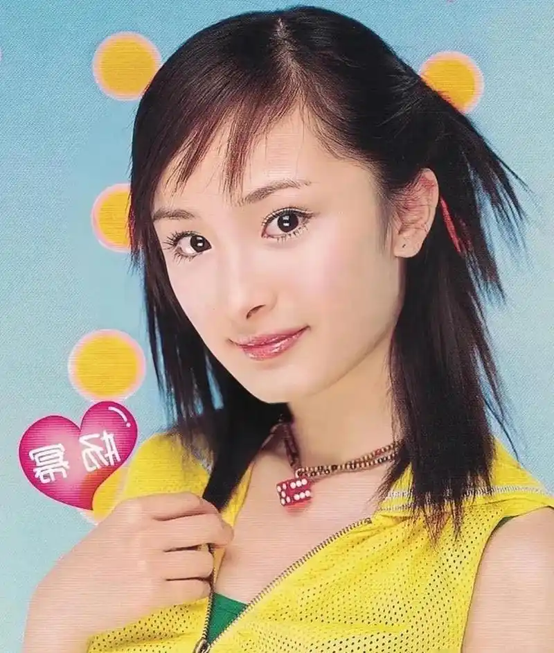 现在的杨幂和以前的杨幂差别真的很大,脸型不一样,整个人的五官也有