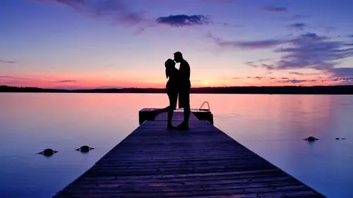 爱秀恩爱的情侣