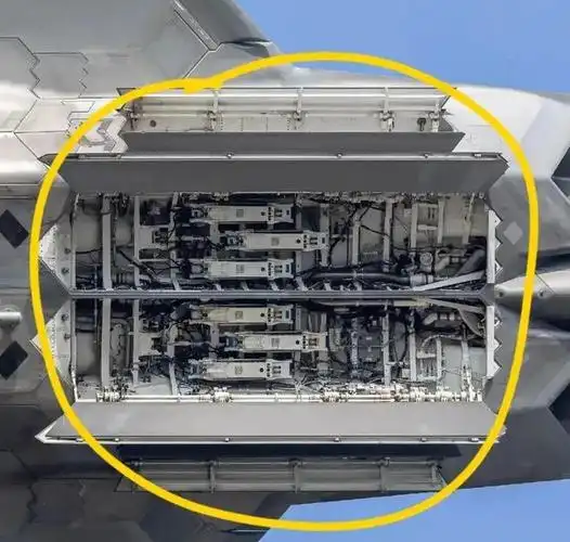 咱们的pl-15空对空导弹,使用双脉冲发动机设计,射程可达300公里左右