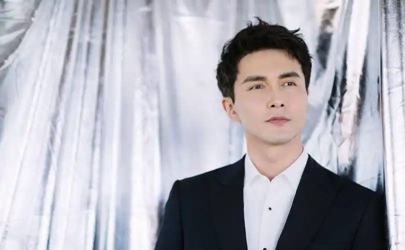 原创正能量演员高伟光穿搭来喽男票学会了很爷们