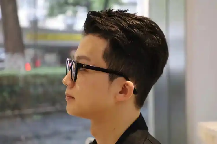 男生英伦风绅士时尚发型休闲中的稳重