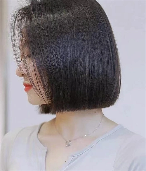 最新职场女生短发 干练利落炒鸡减龄_职场发型 - 美发站