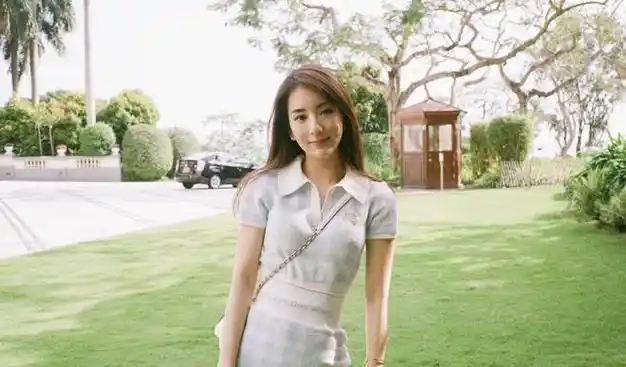 方媛不愧是天王嫂日常出行穿baby蓝色针织套装温柔又减龄