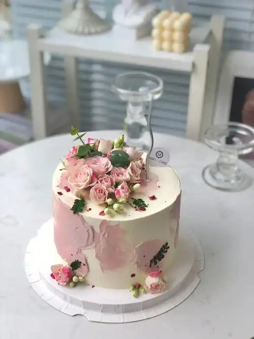 鲜花蛋糕就很好看很浪漫呀