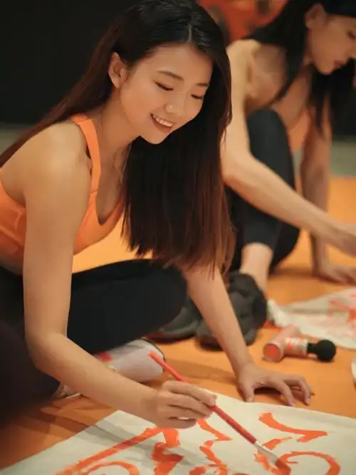 得不说,战绳是一项非常挑战核心与爆发力的运动想要高效减脂的美眉可