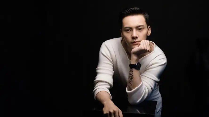 是玉宸吖元气壁纸>电脑静态壁纸>电脑明星静态壁纸>港台明星 陈伟霆