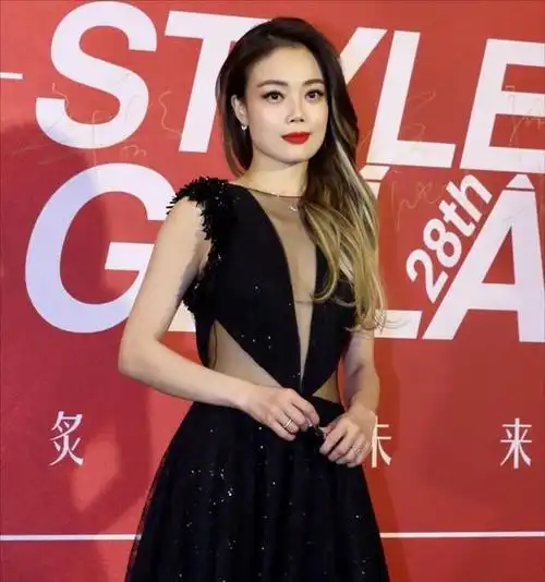 浪姐传说之:一腔孤勇容祖儿与掌上明珠周笔畅,天后是怎样炼成的