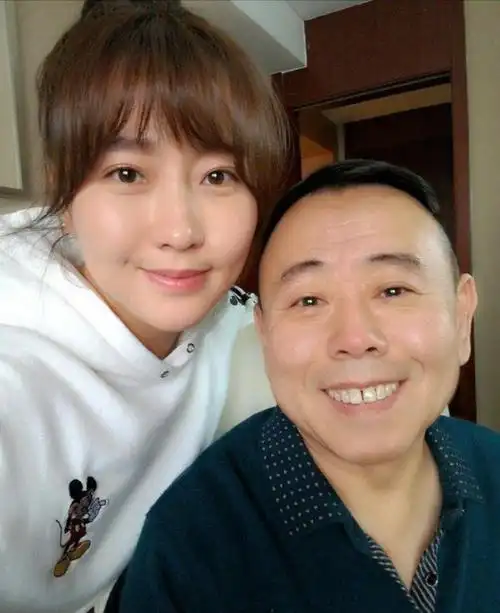 备受观众喜爱的春晚常客——潘长江的女儿,潘阳究竟挑选了怎样的丈夫?
