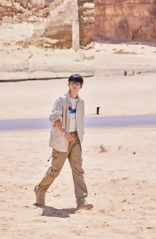 胡先煦在机场穿的这一身蛮好看的发现没套路很简单