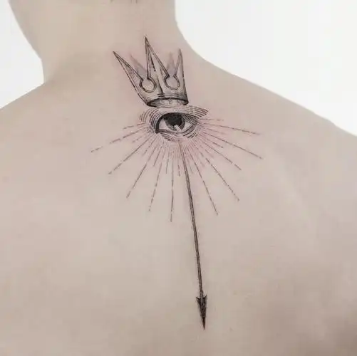 【初心-图片】180329#尼坤#新纹身 "皇冠,(他的)眼睛,箭头" cr tattoo