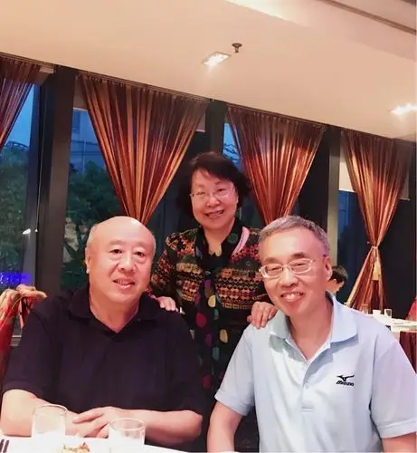 五月迎贵客——温泉四队欢迎重庆战友牟春生,黄文莲夫妇聚会纪实