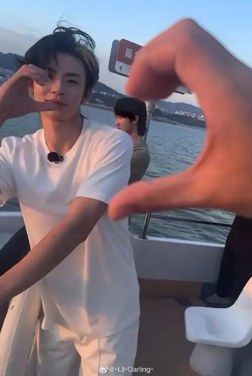 的海搁浅98  喜欢你不止一点"93    一天看到王琳凯的好多种魅力