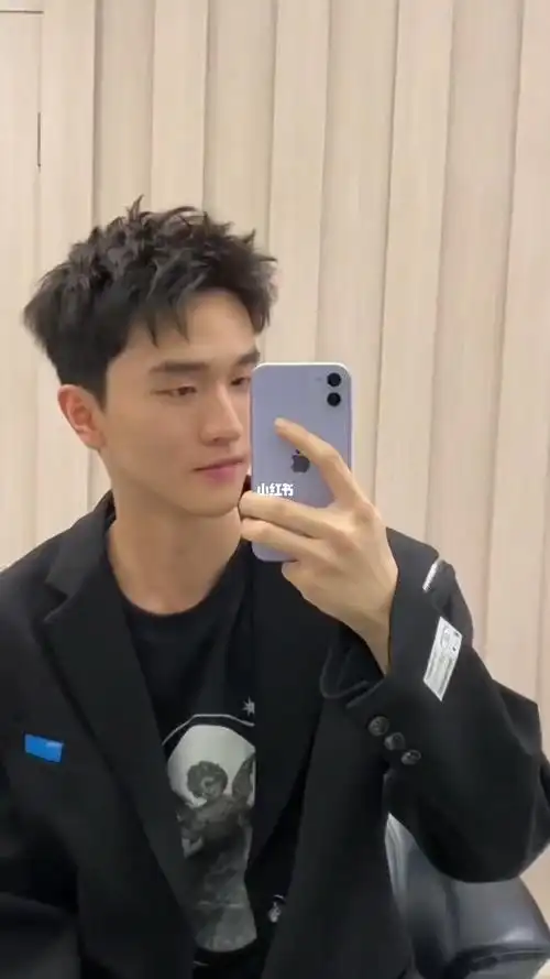 男生暑假可以尝试的发型前次微分发型