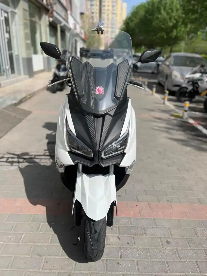 三阳九妹300 单杠四冲程水冷 cvt无级变速自动挡 油箱容量12l 官方