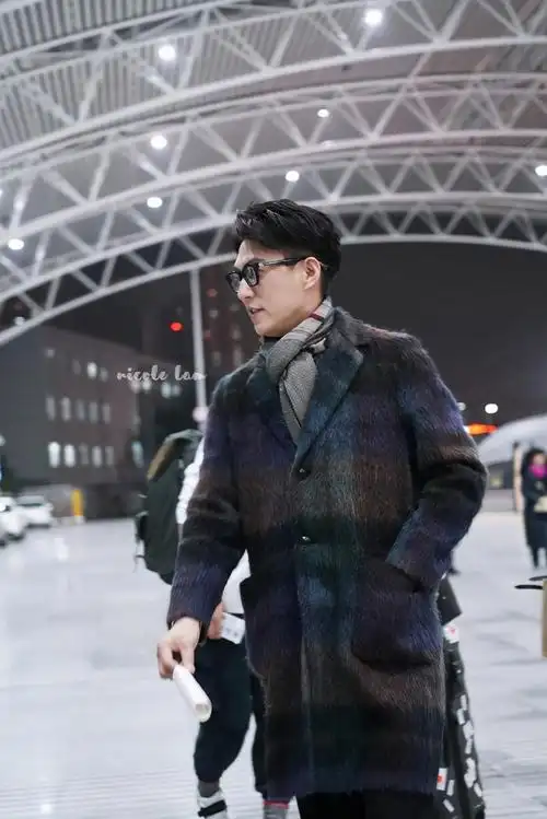 碎刘海男生,靳东新发型好帅 - 玉三网