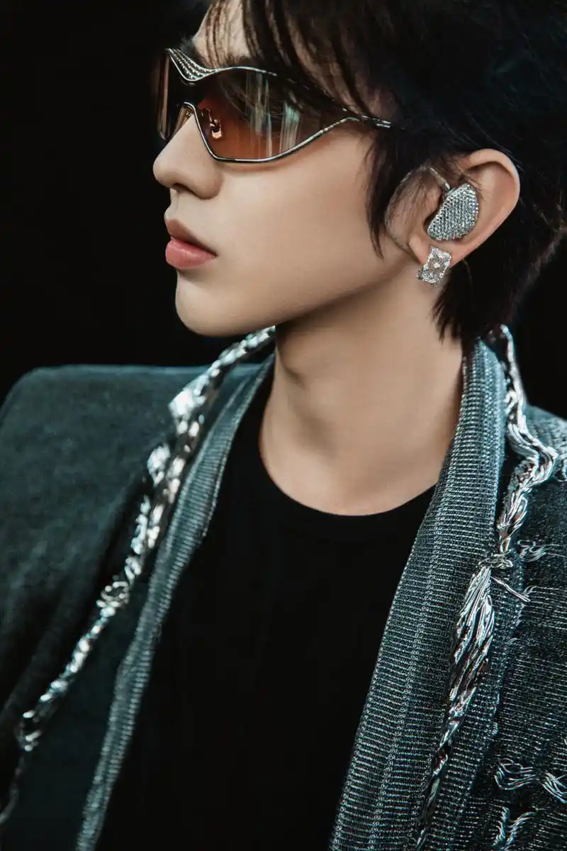 蔡徐坤演唱会香港站最新花絮照