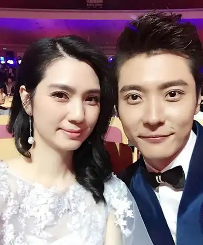 姐弟恋女星:洪欣大老公9岁,王菲大11岁,她大16岁无人知