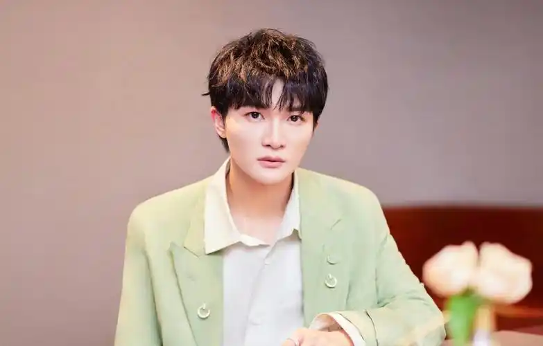 花开忘忧适合全家一起看!周深聊央视春晚舞台,钱雷唐恬很厉害!