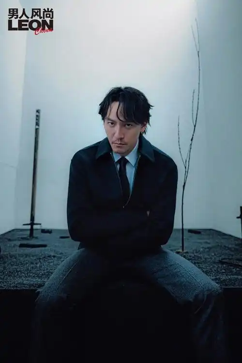 张震登leon男人风尚四月刊封面依旧沉稳帅气