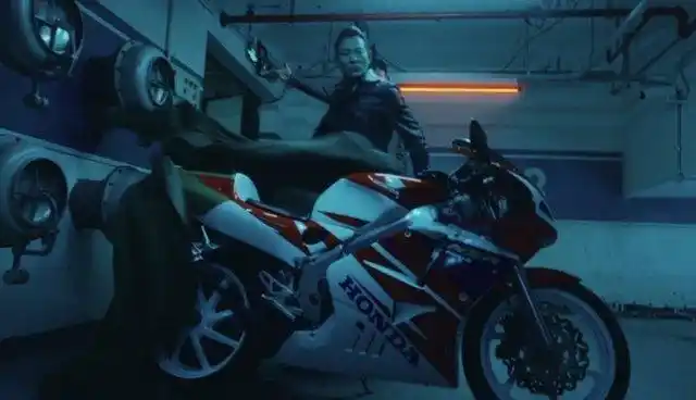 人潮汹涌# 和天若有情里的摩托车原来不是.