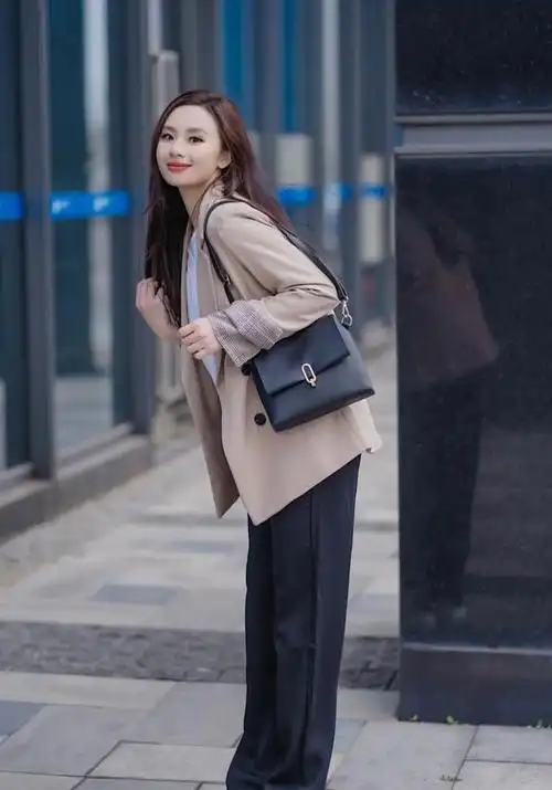 不要乱穿春外套了2021这样穿时髦爆了