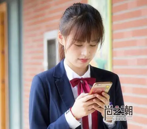 老师晚上好播出大结局 邹杨爆素颜照庆祝