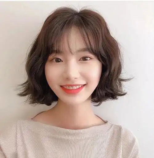 短发控不能错过的一款减龄烫发,蛋卷头是这两年很火的一款时尚发型!