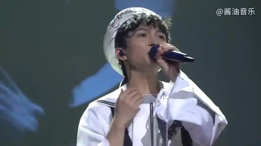 《身骑白马 贝加尔湖畔 漂洋过海来看你》---周深(重置版)