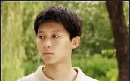 回顾娱乐圈的"残酷现实",在45岁的李晨身上表现得淋漓尽致