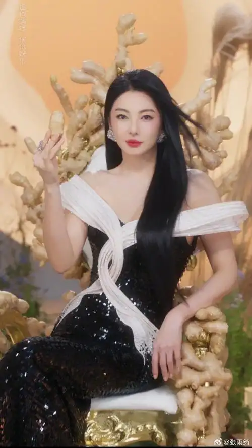 张雨绮黑长直好a#张雨绮黑长直造型真的好a呀,美女的a感也是非秤行