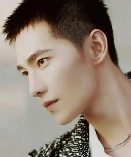 张艺兴扫黑番外寸头造型