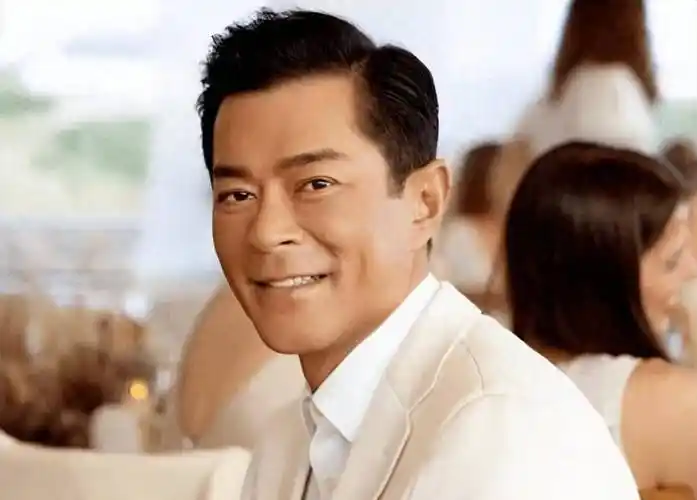 古天乐颜值崩塌,出席活动被嘲脸僵似三星堆面具?精修后似蜡像