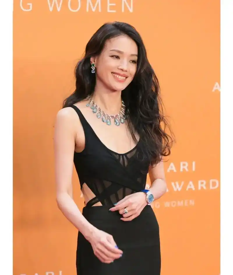 舒淇的笑和珠宝一样闪耀