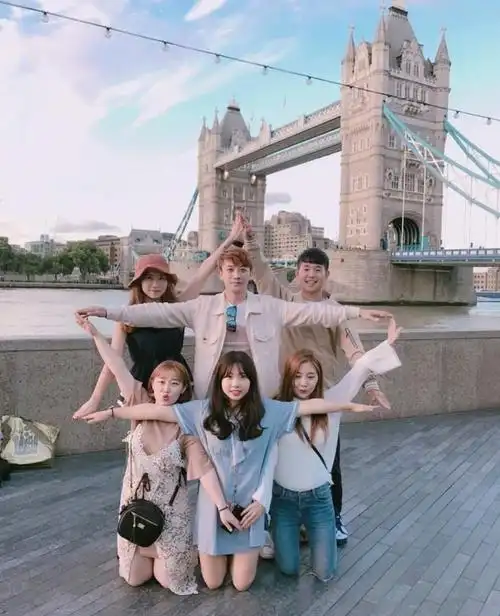 只要凑齐6个人,就能解锁好朋友拍照新姿势,快和好朋友们约起来吧