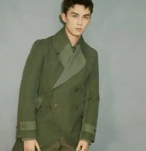 原创吴磊真的长大了换上熟男黑西装后网友以为胡歌又回到19岁