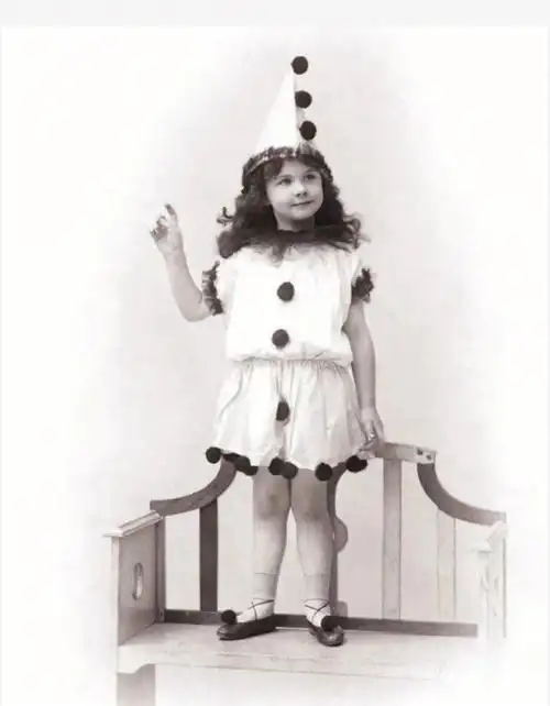 小时候的费雯丽