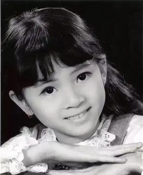 看这些明星小时候的照片至少有一个是你认不出来的