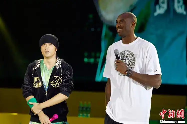 周杰伦携手科比上海参加明星慈善篮球赛